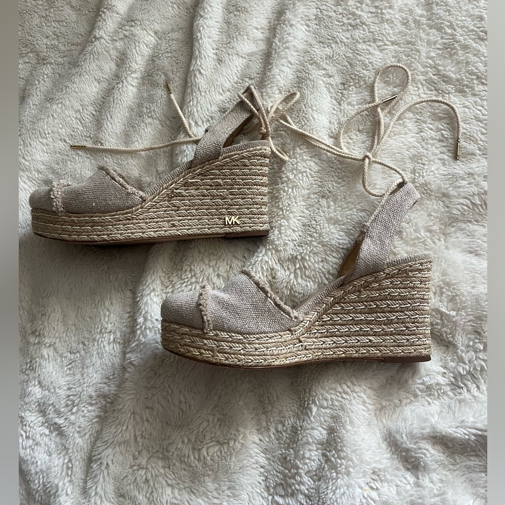 Michael Kors Beige Closed toe ankle tie Margie Espadrille Wedge size 9